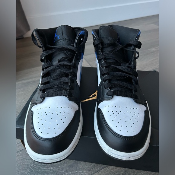 Nike Air Jordan 1 Mid
Men’s Size 9 - Picture 3 of 8